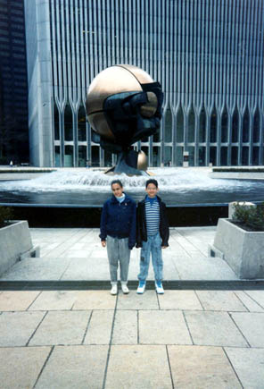 Carolina Rue and Ed Rue at the foot of the World Trade Center, 1988. Photo by Tom Rue.