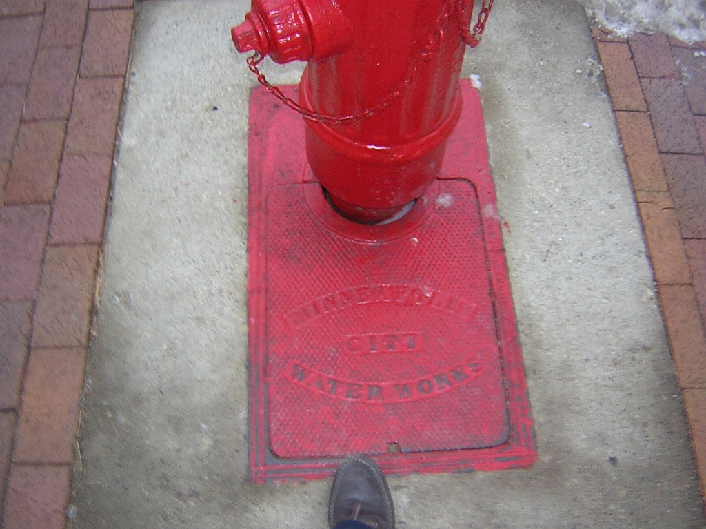 Wikipedia_Fire_hydrant2-Minneapolis-20071218.jpg