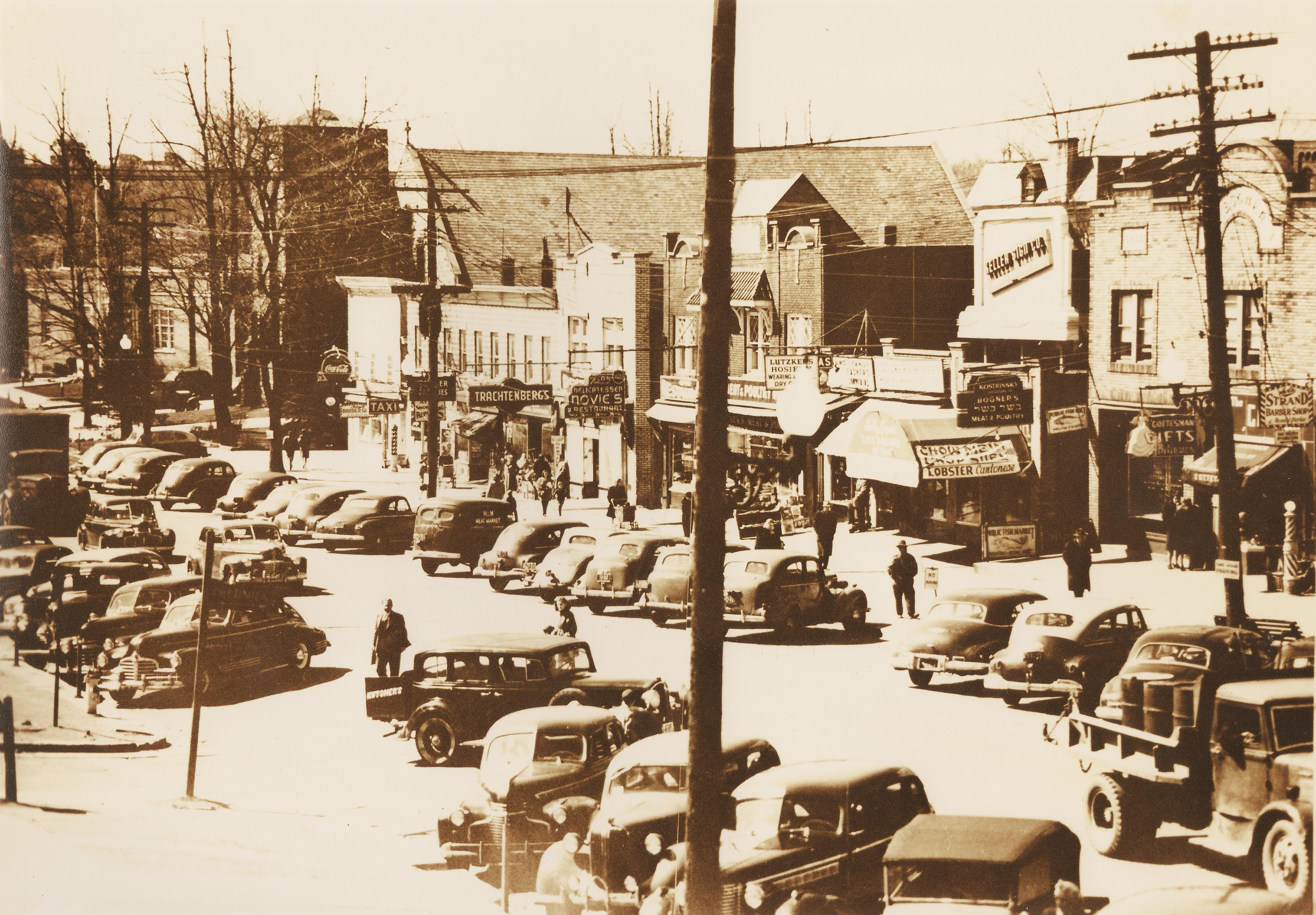 Broadway with diagonal parking, circa 1947, Monticello, New York